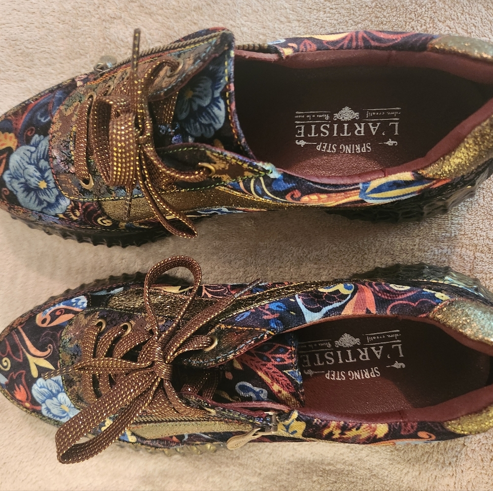 L'ATISTE Women's Floral Lace-Up Shoes - Multicolor